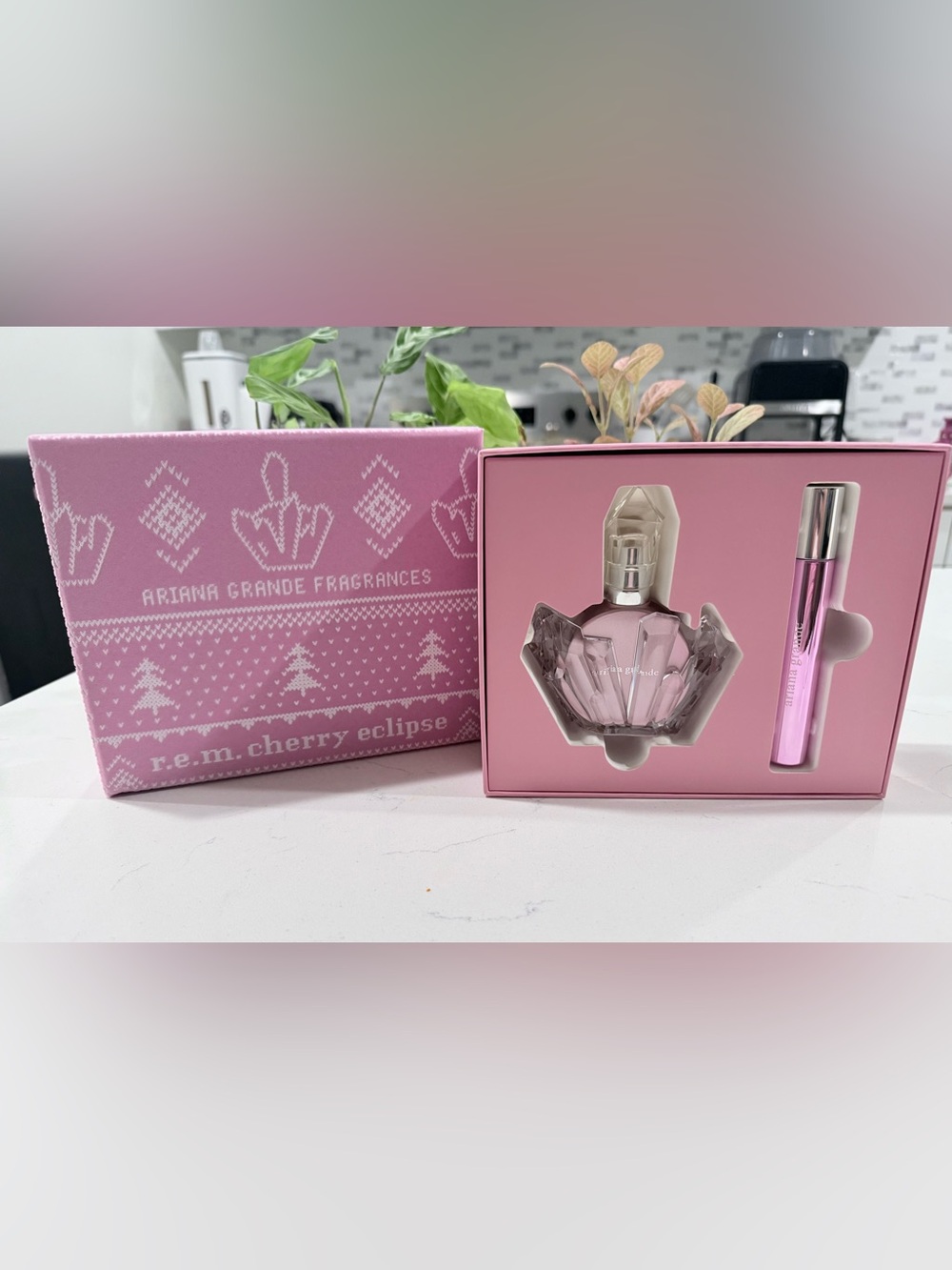 The Ariana Grande r.e.m. Cherry Eclipse Gift Set